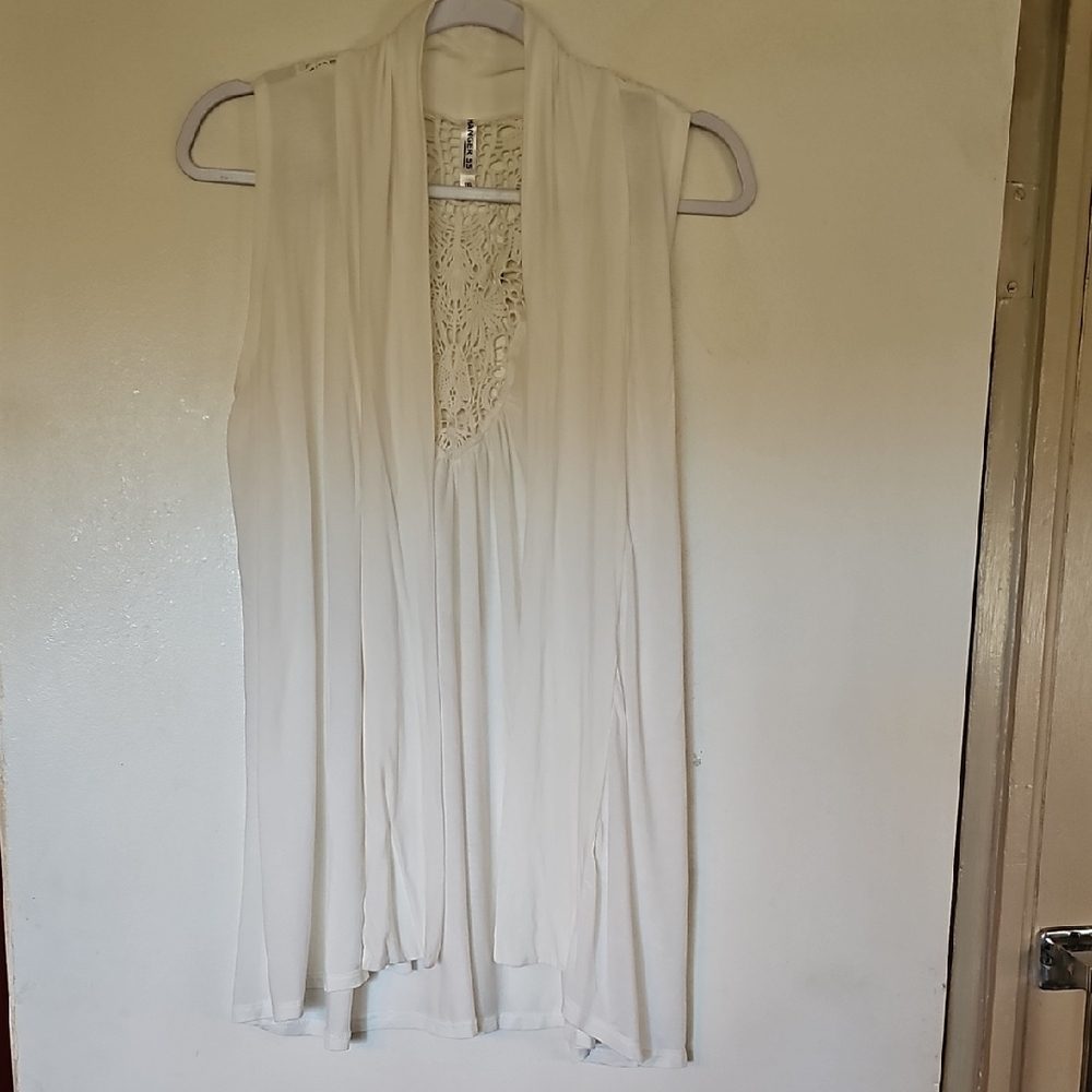 Hanger 55. Sleeveless White Drape Top with Lace Detail. Size 1XL